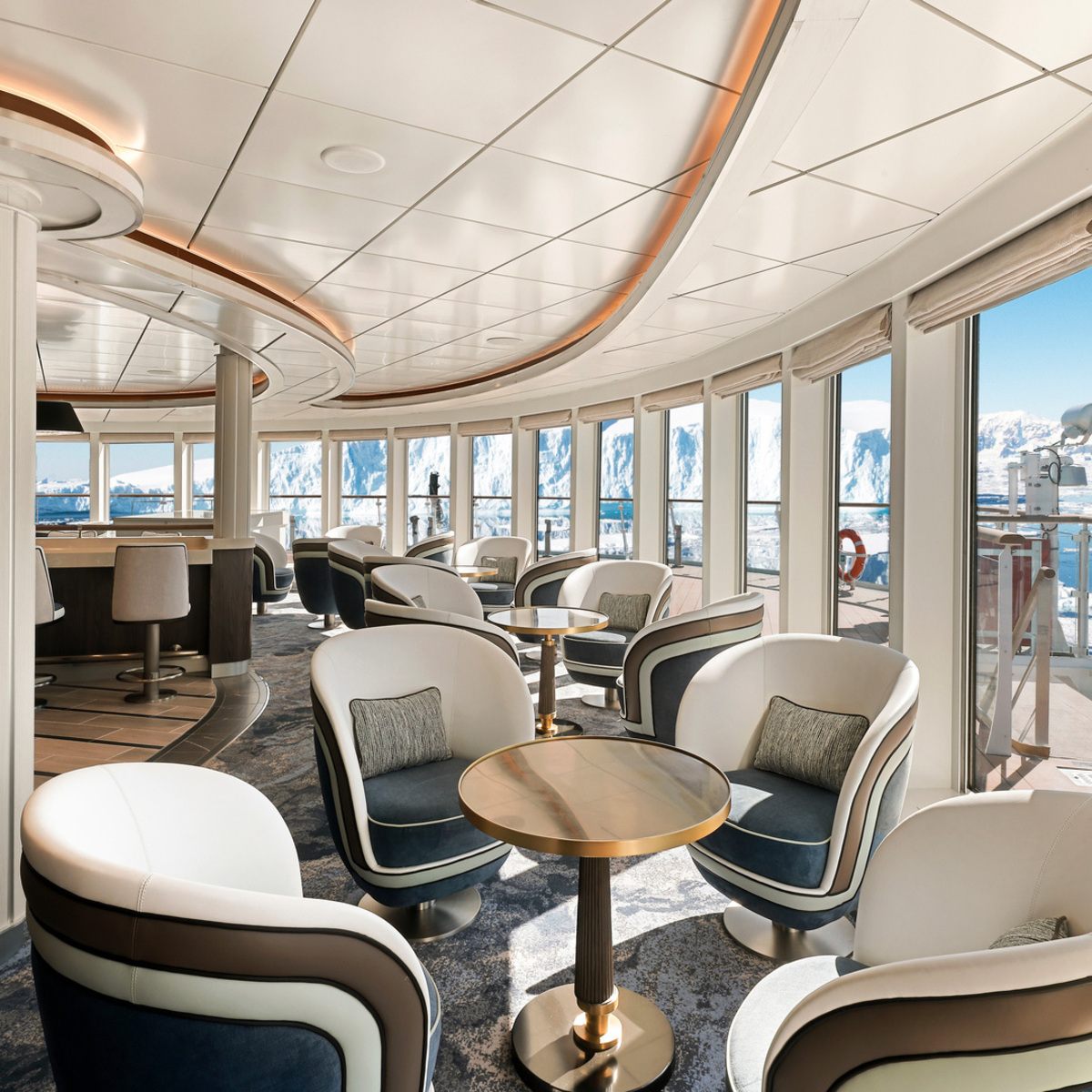 The observation lounge aboard an Aurora ship