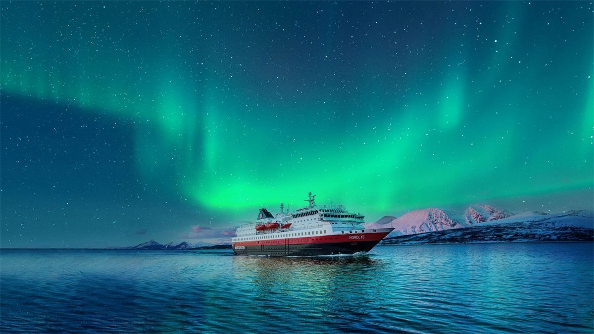 Northern Lights watch on Hurtigruten