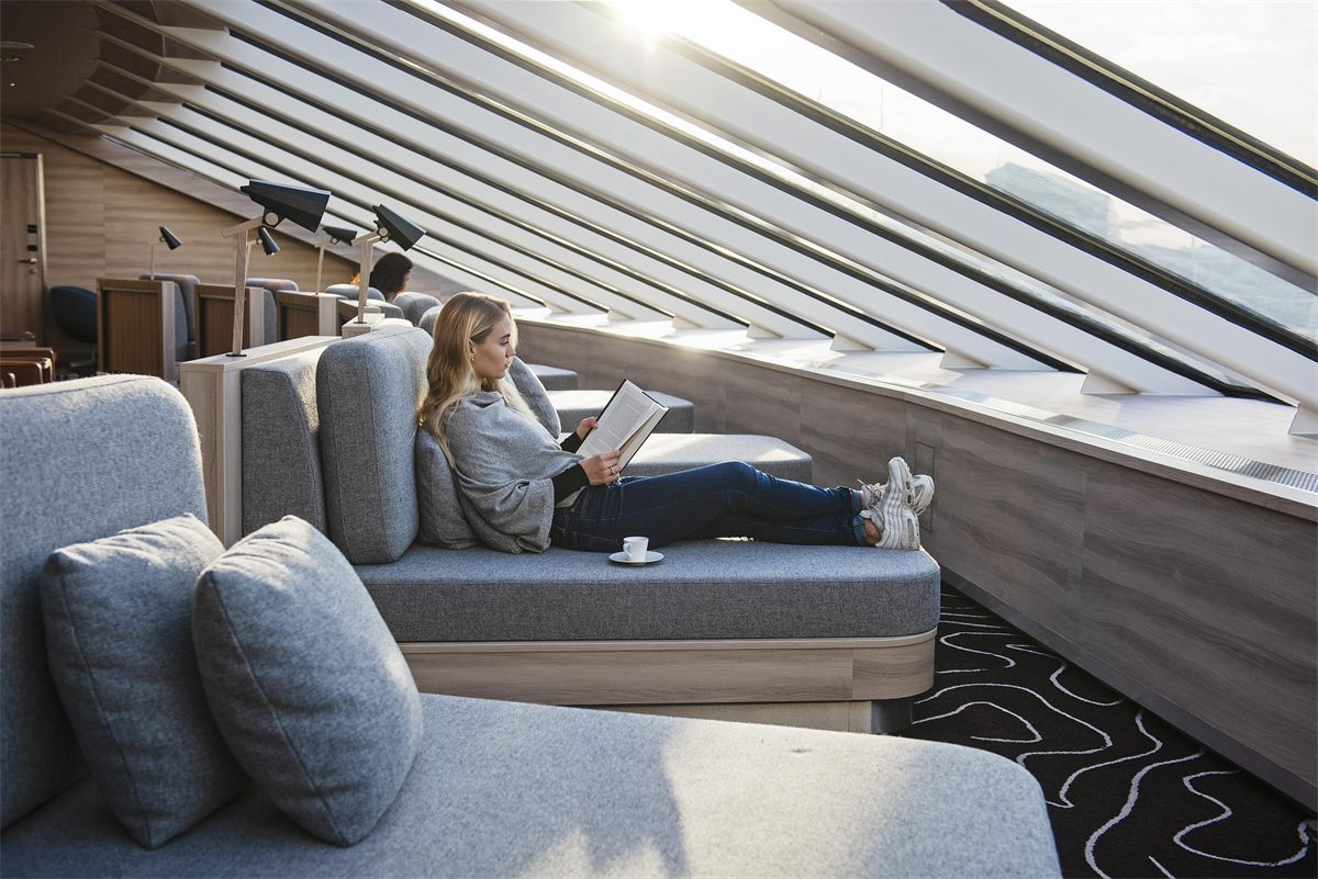 The Explorer Lounge & Bar on MS Fridtjof Nansen