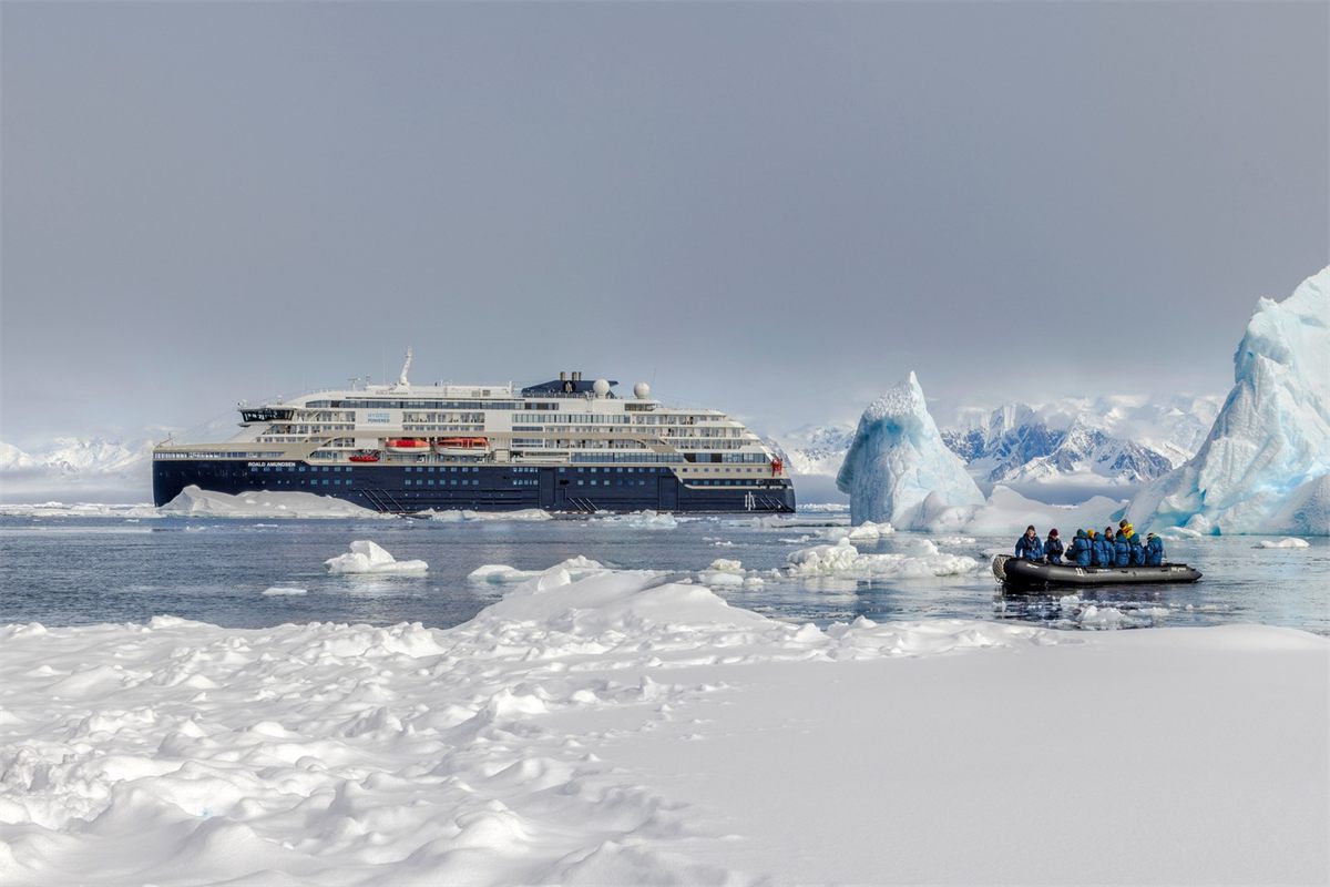 Zodiac landings on HX Expeditions
