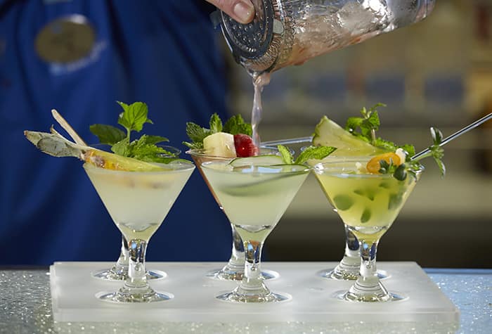 Waves Pool Bar and Great Outdoors on Norwegian Cruise Line