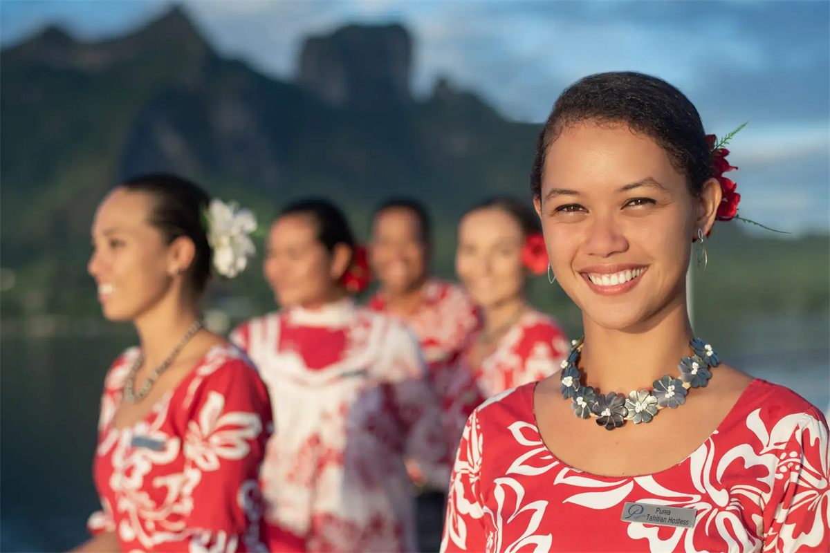 Les Gauguines on Paul Gauguin Cruises