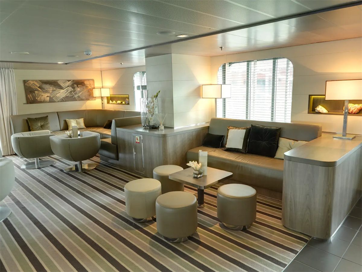 The Lounge Bar on Ponant