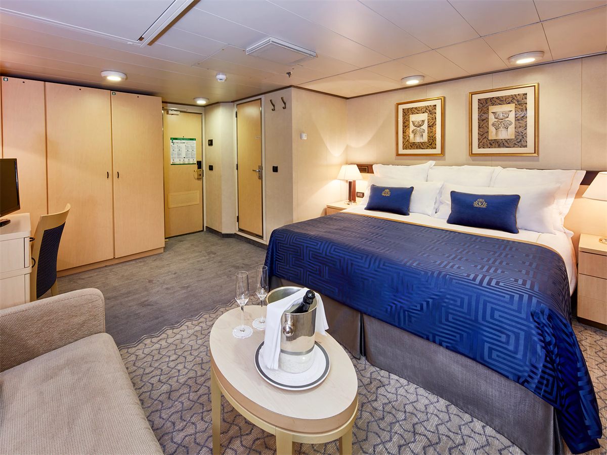 Britannia Inside on Cunard