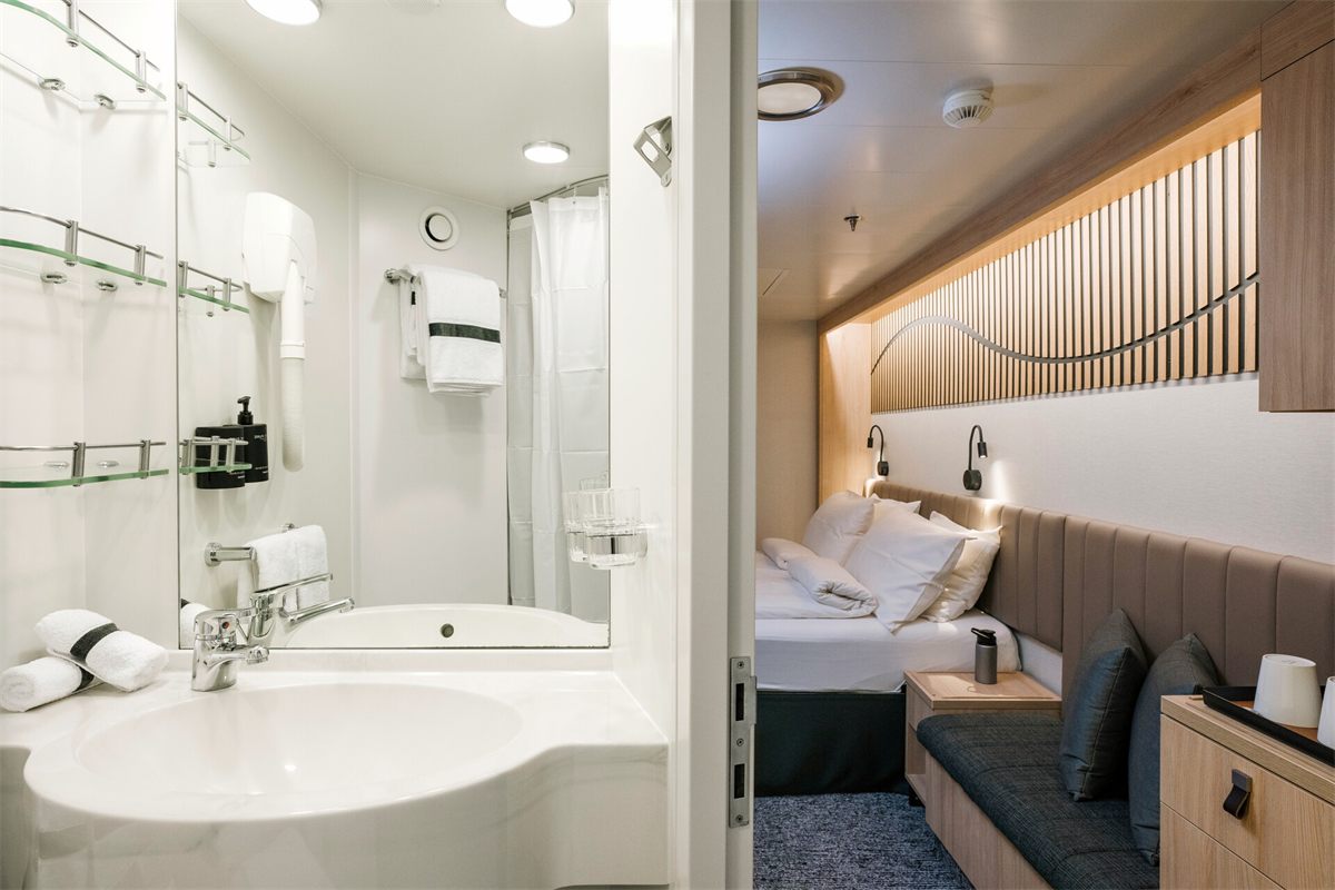 Polar Inside on HX Expeditions
