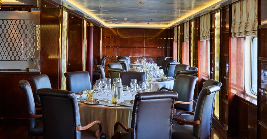 La Dame on Silver Cloud