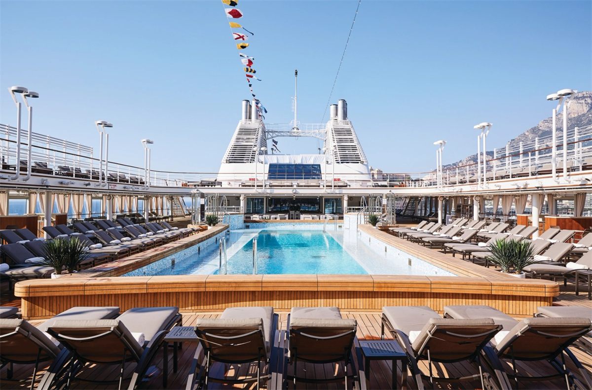 Pool Deck & Jacuzzi on Silversea